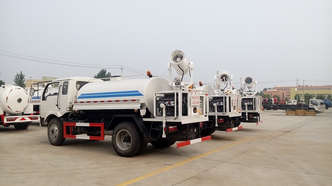 陜汽牌多功能抑塵車