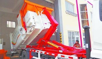東風(fēng)勾臂式垃圾車