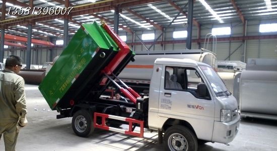 福田勾臂式垃圾車(chē)☆馭菱