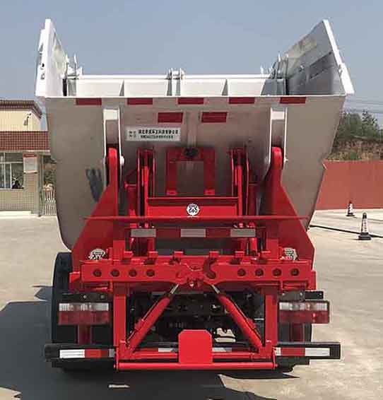 高位自卸多利卡掛桶垃圾車(chē)