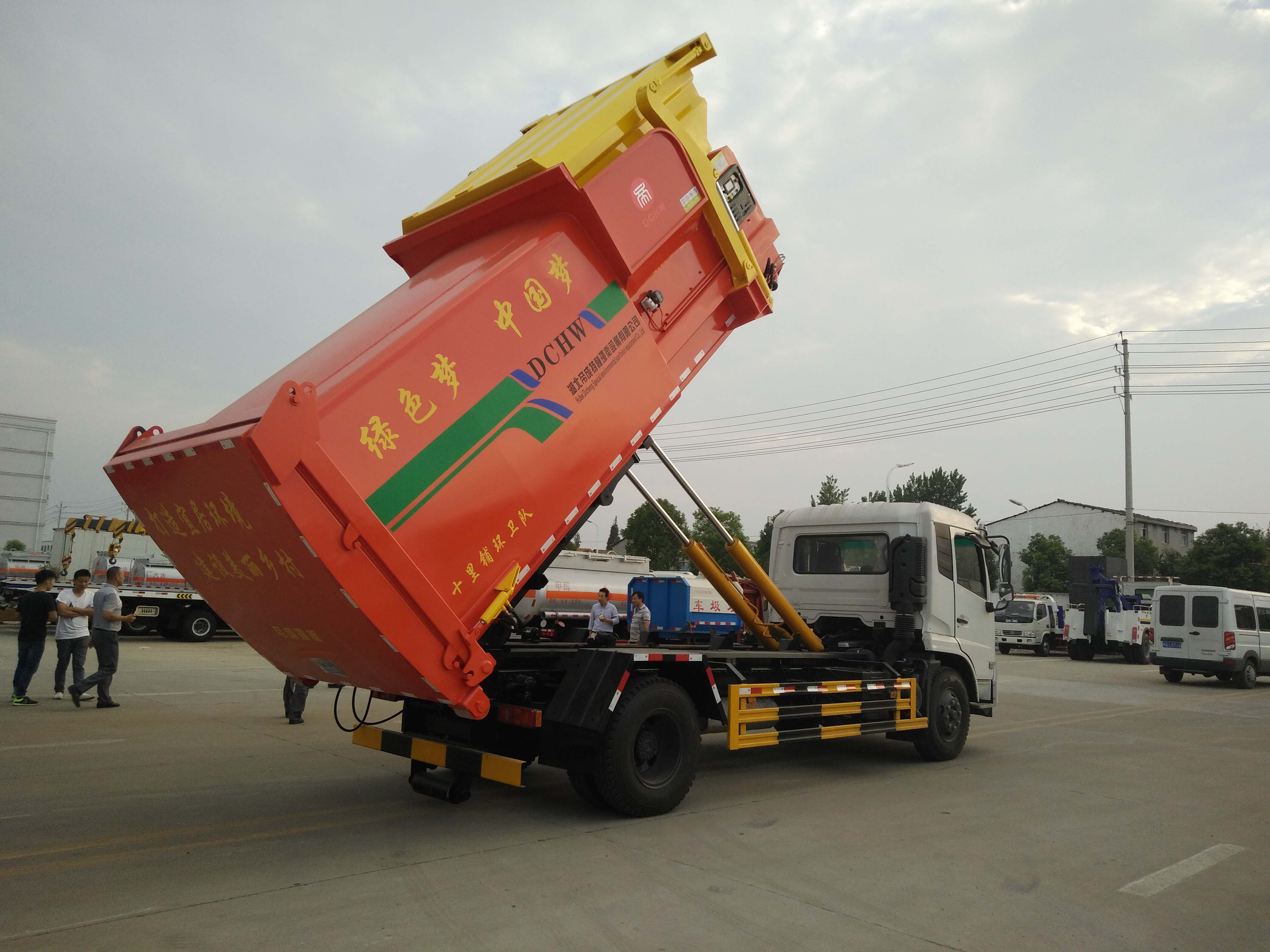 天錦勾臂式垃圾車