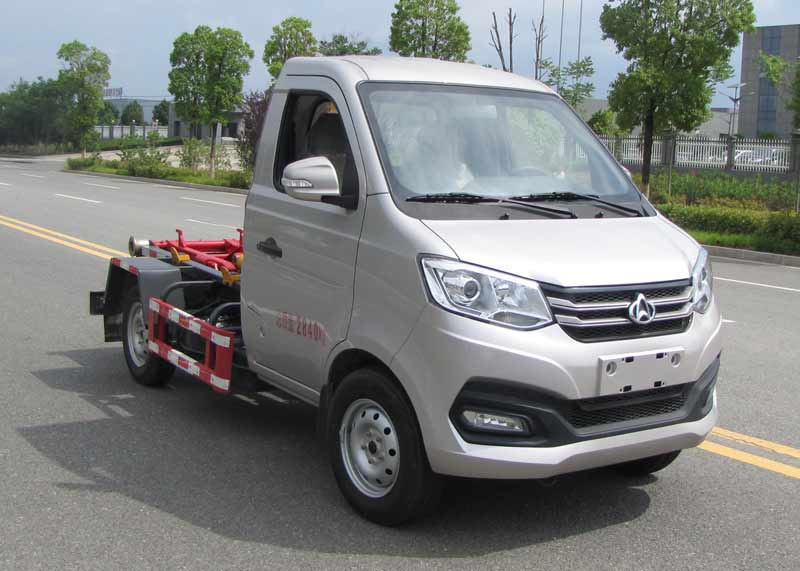 國(guó)六長(zhǎng)安勾臂式垃圾車