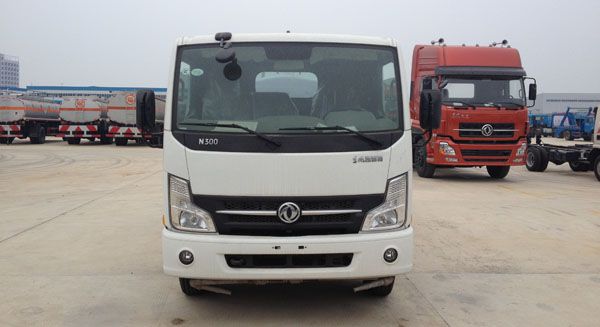 東風輕型綠化噴灑車