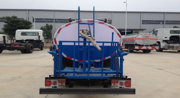 東風輕型綠化噴灑車