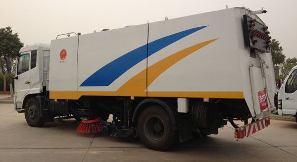 東風(fēng)天錦掃路車