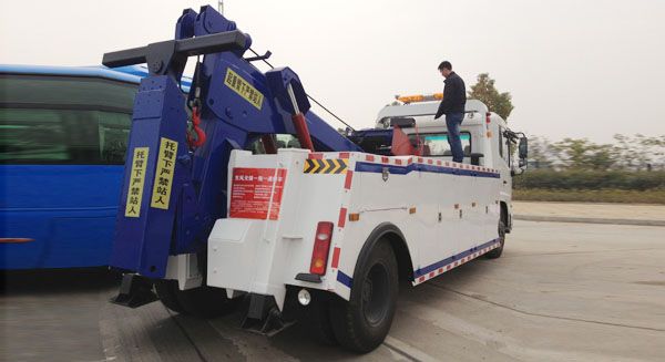 東風(fēng)天錦多功能清障車