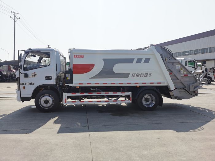 東風(fēng)多利卡（8-9）壓縮式垃圾車
