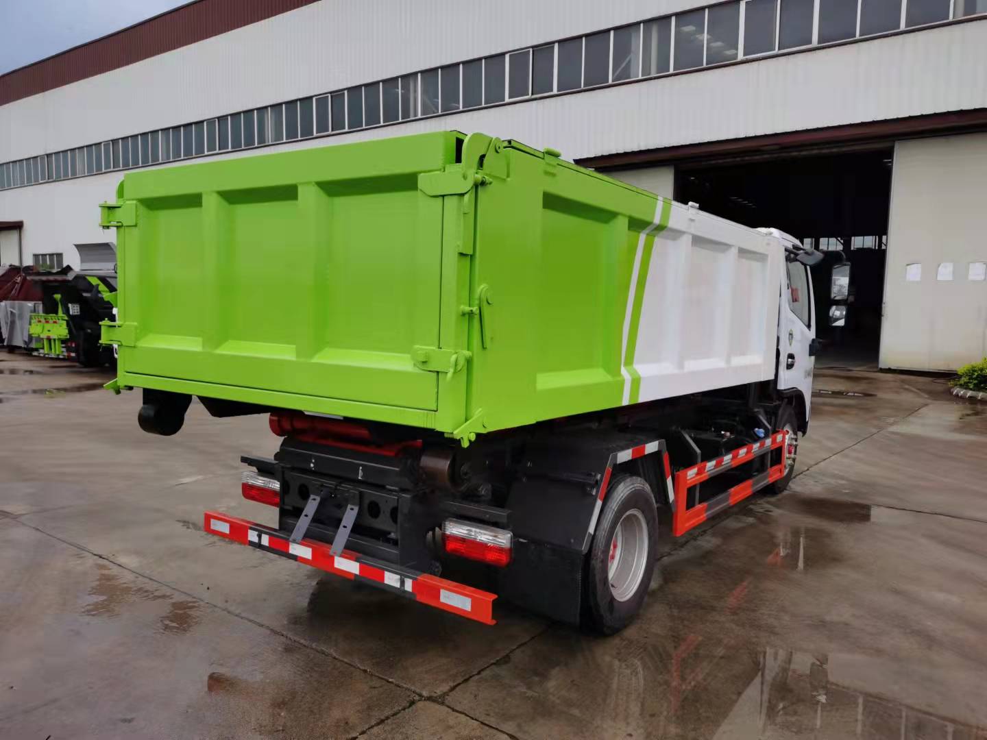 多利卡（5-6方）建筑垃圾清運車