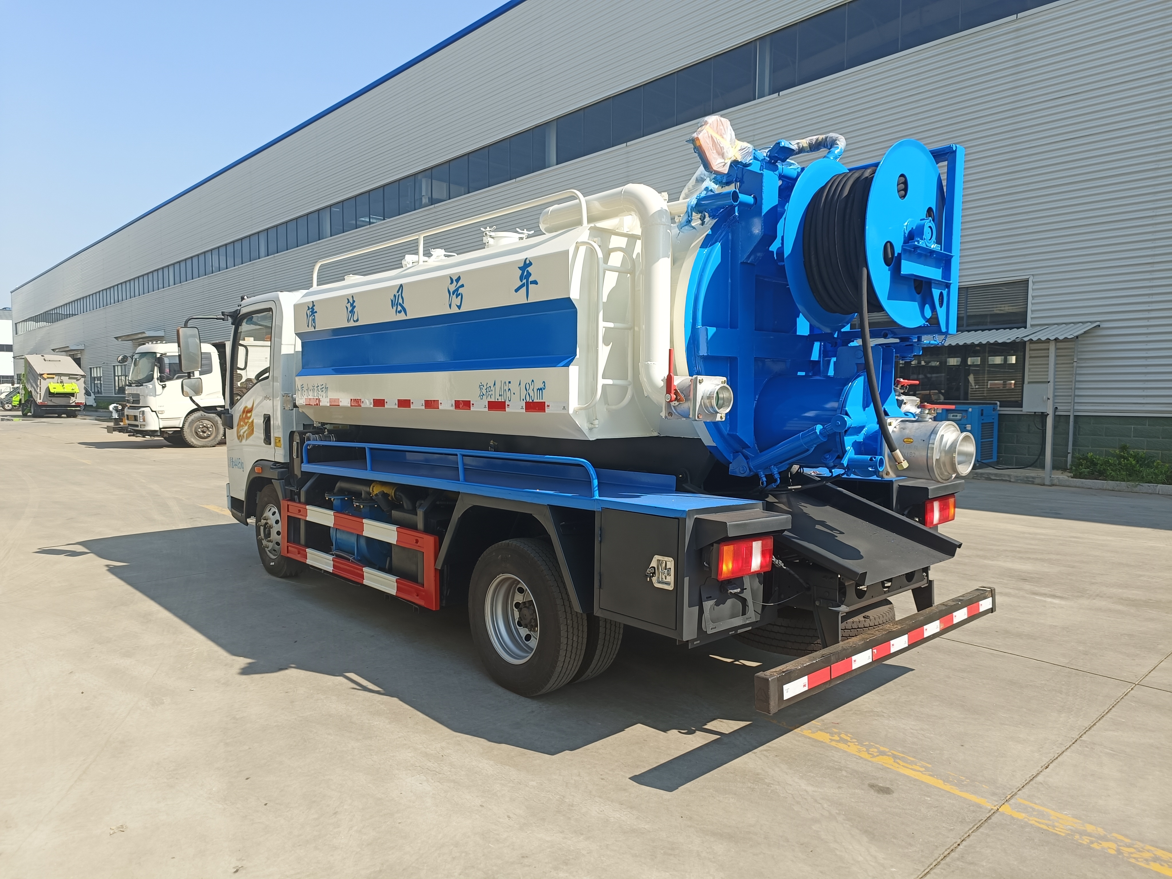 藍(lán)牌重汽豪曼清洗吸污車