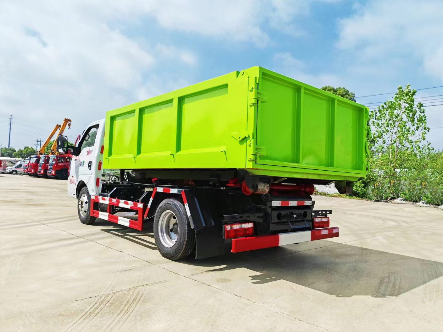 東風(fēng)途逸勾臂式垃圾車（2090高）